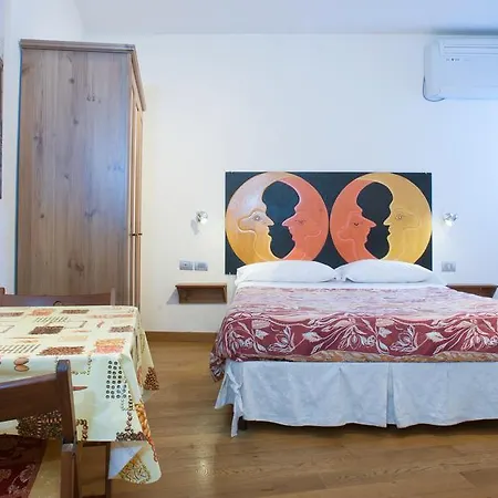 Guest house Ai Tagliapietra 2*
